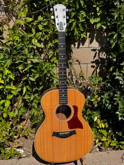 Taylor 214 Acoustic Guitar – Excellent Condition