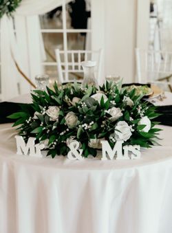 Sweetheart table/mirror wedding floral arrangement