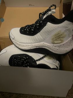 3 pares de zapatos para niños talla 4
