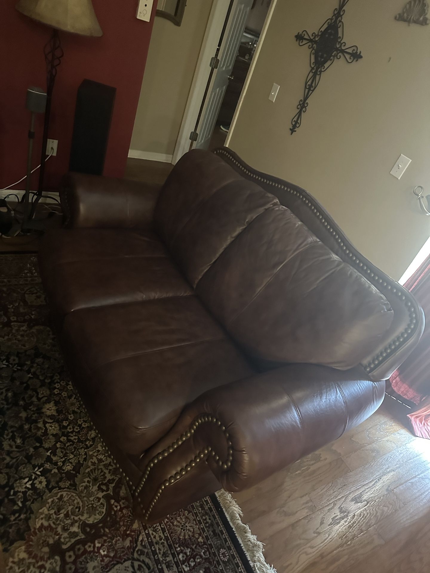 Leather loveseat - Very Nice