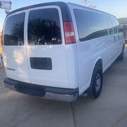 2008 Chevy 3500 Extended Express 