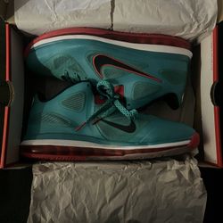 Nike LeBron 9 Low “Reverse Liverpool”