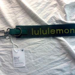 Lululemon never lost keychain forest green brand new