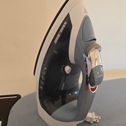 Black & Decker steam iron ICR05X