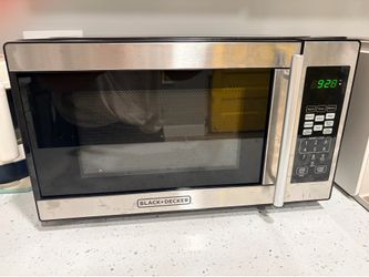BLACK+DECKER 0.7 cu ft 700W Microwave Oven Black