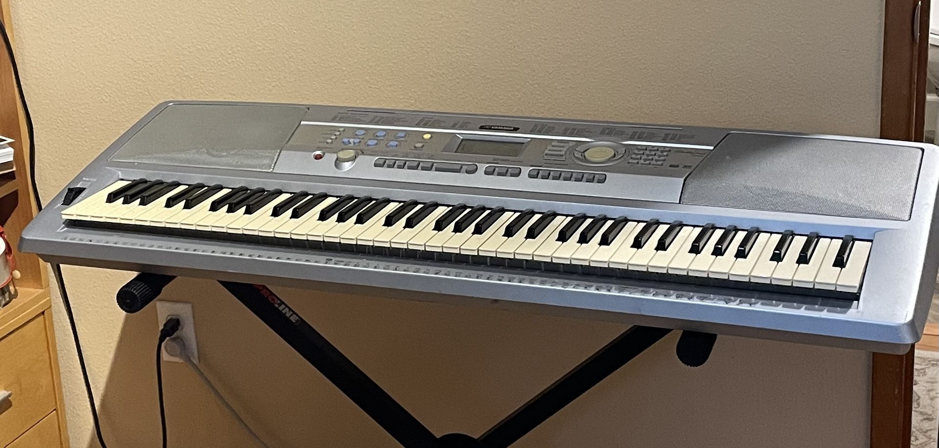 Yamaha Portable Grand DGX-202 Keyboard