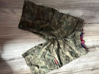 Levi’s  camo shorts Sz 14 boys