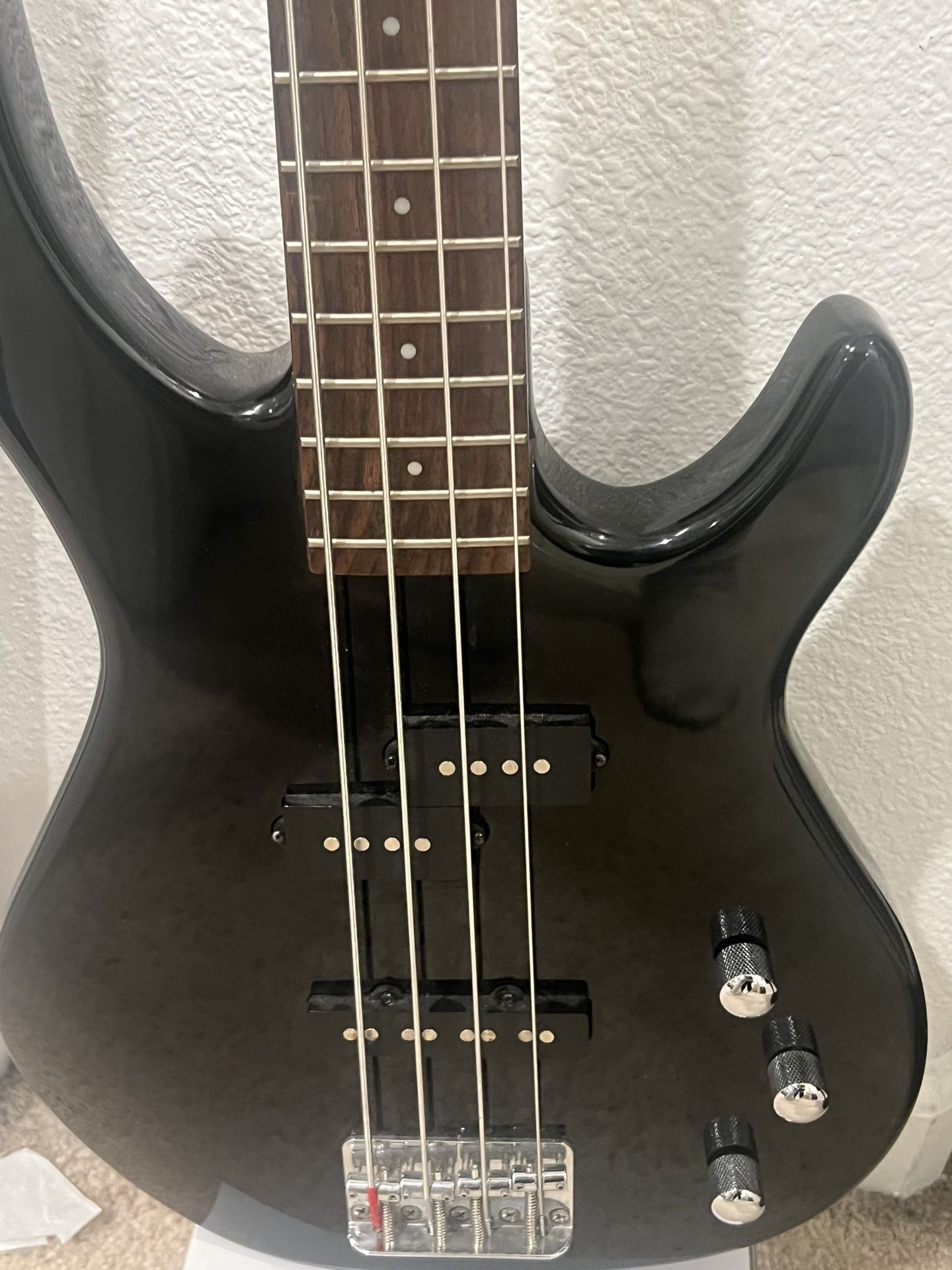 Squier by Fender