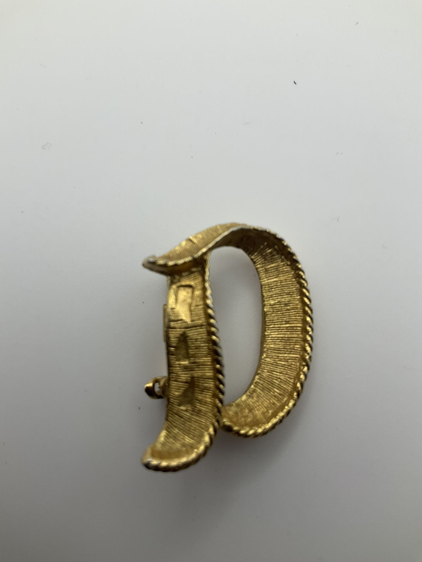 Brooch 