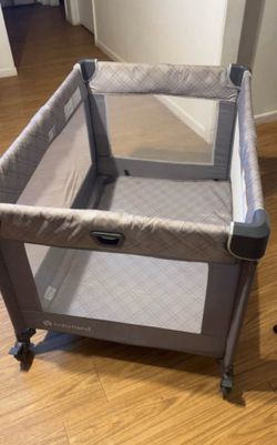 Baby trend play pen