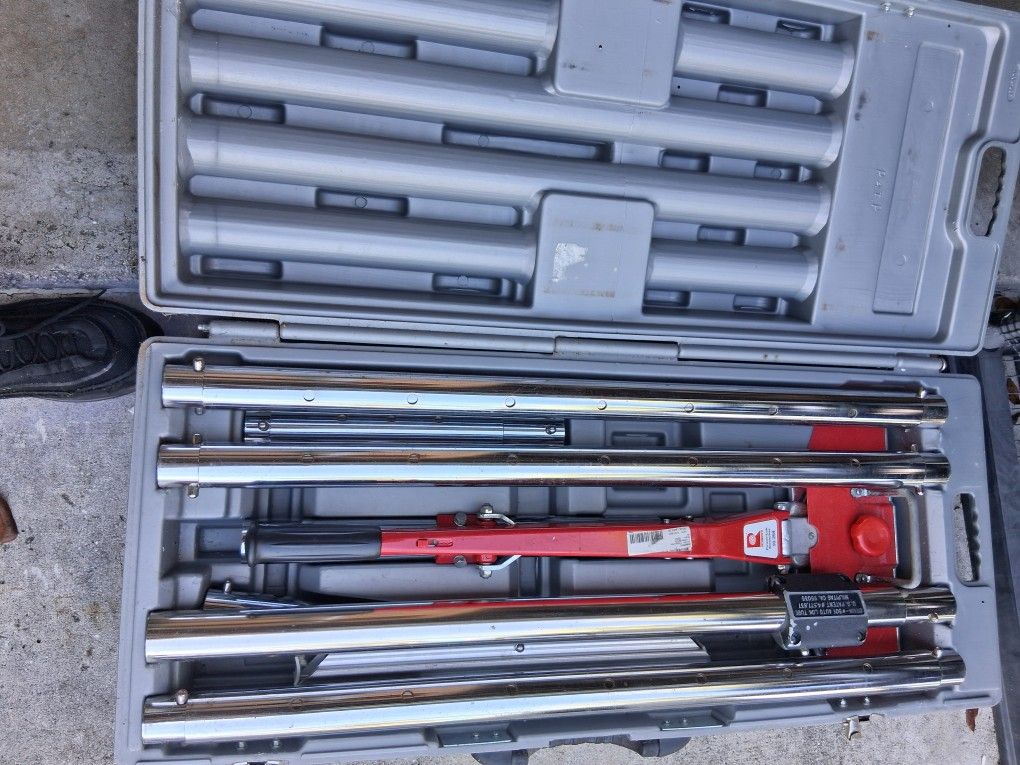 Robers Commercial Carpet Stretcher