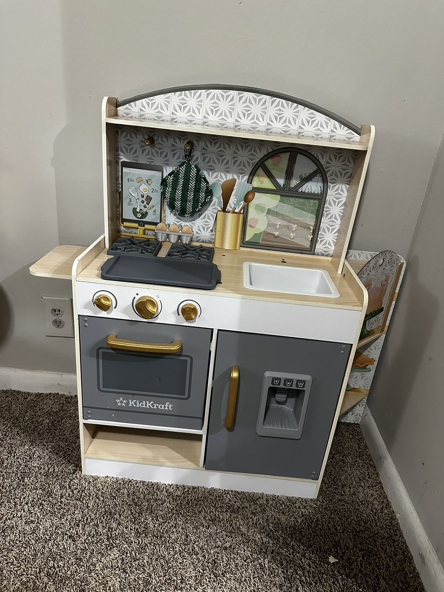 KidKraft Bake & Display Play Kitchen