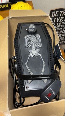 Spirit Halloween 400 Watts Low Lying Coffin Fog Machine