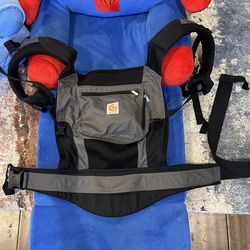 Ergobaby Baby Carrier – Heavy-Duty, Ultra Comfortable, Buckle Easily Replaceable  Ergobaby baby carrier in great functional condition — built to last 