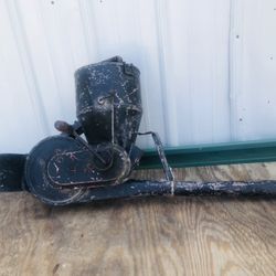 Antique   Hand Cracks   Sprayer  And  Fertilizer  1920’s  Original 