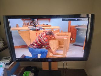 Vizio 42" TV/ Stand