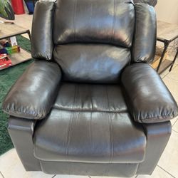 Comfortable Black Leather Recliner – Great Condition