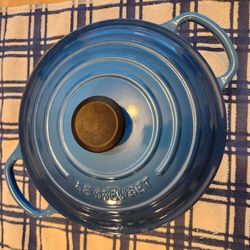 Le Creuset 3.4L, 3 1/2 Qt Blue Color Dutch Oven Ceramic