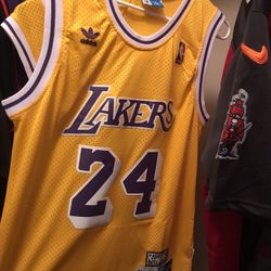 Lakers Jersey Size Medium