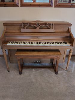 Lowry Console Piano $400  Was NOW $250 With Bench Make Offer