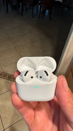 Apple AirPods 4 ANC