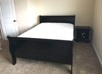 BRAND NEW Queen or King size sleigh bedroom set! Available in Black, White, Grey & Cherry Colors!!
