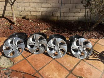 2013 Honda Civic Factory Wheels And Hub Caps.