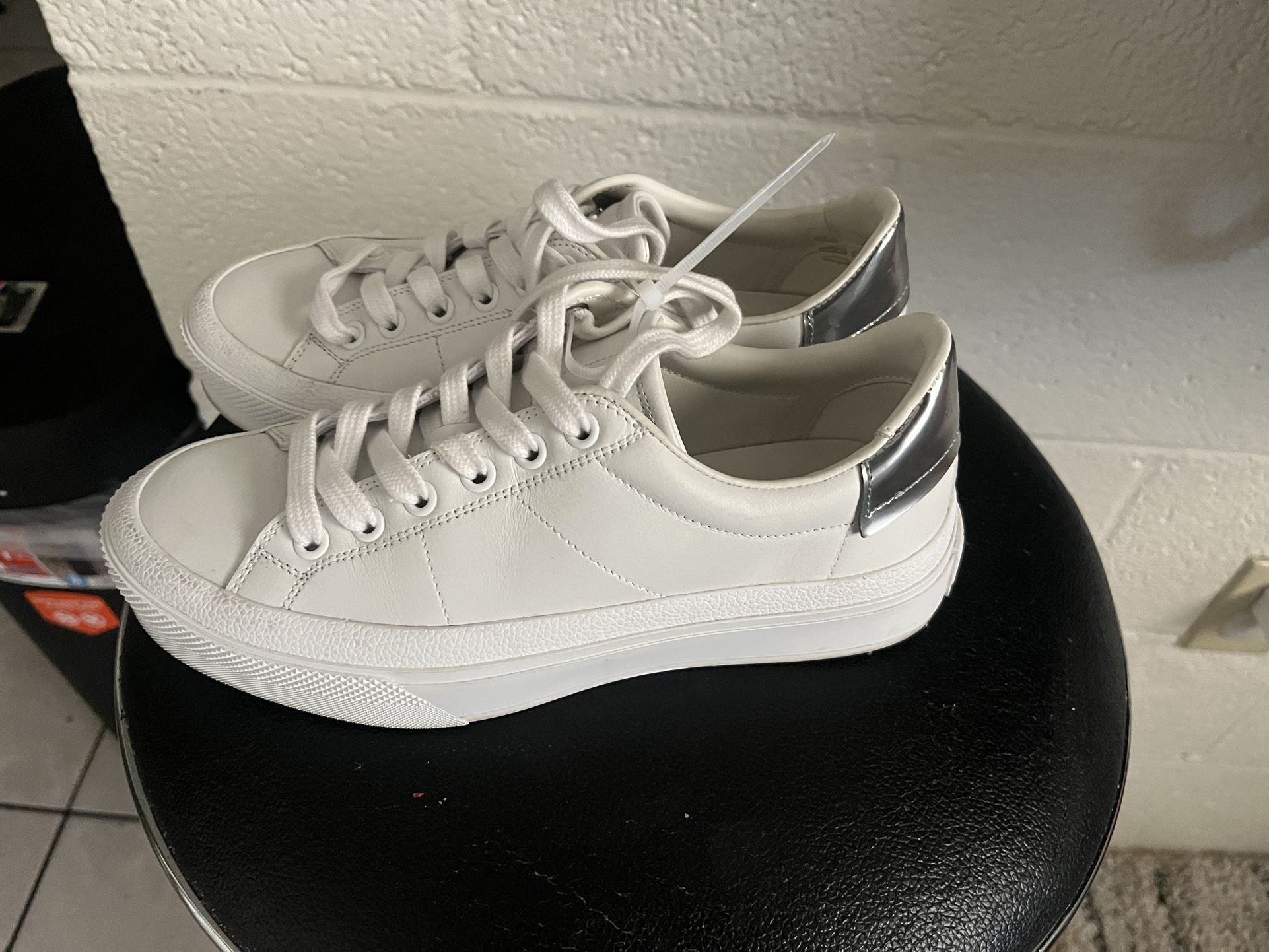 Givenchy Sneakers Size 35.5 for in Phoenix, OfferUp