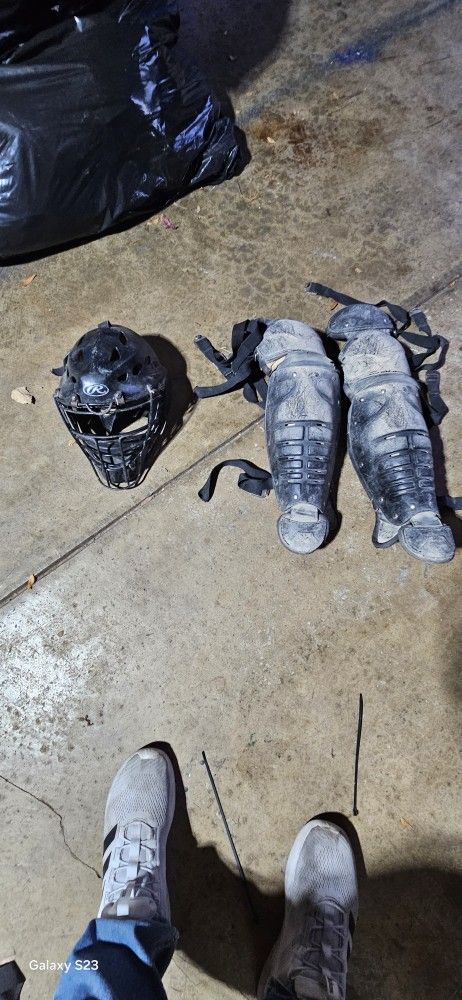 Kids Catcher Helmet And Shin Pads