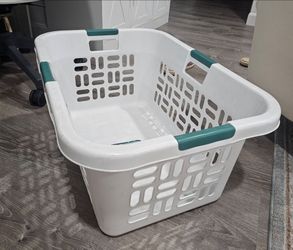 Good condition large sturdy laundry basket.