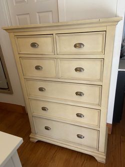 6 drawer Dresser
