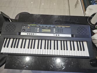 Teclado, piano yamaha psr-E243