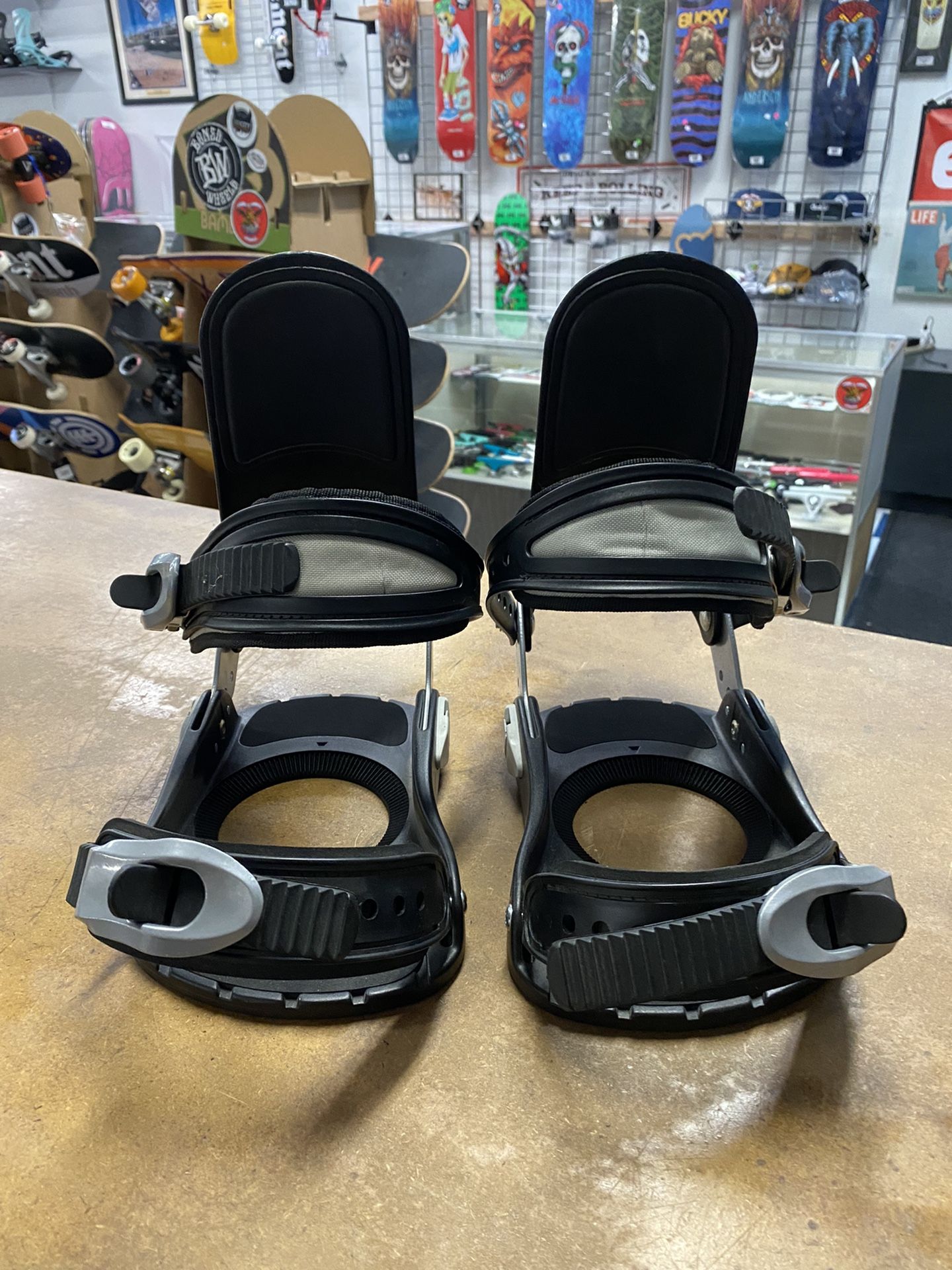 Large Mens Snowboard Bindings With Shop Warranty