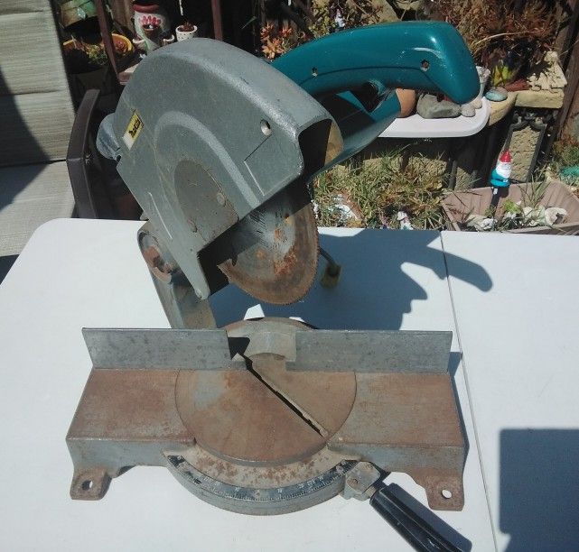 Makita 255mm Electric Miter Saw Model 2401b