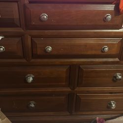 Vaughan Bassett Dresser Worth 2000