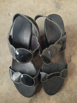 Black sandals size 6.5