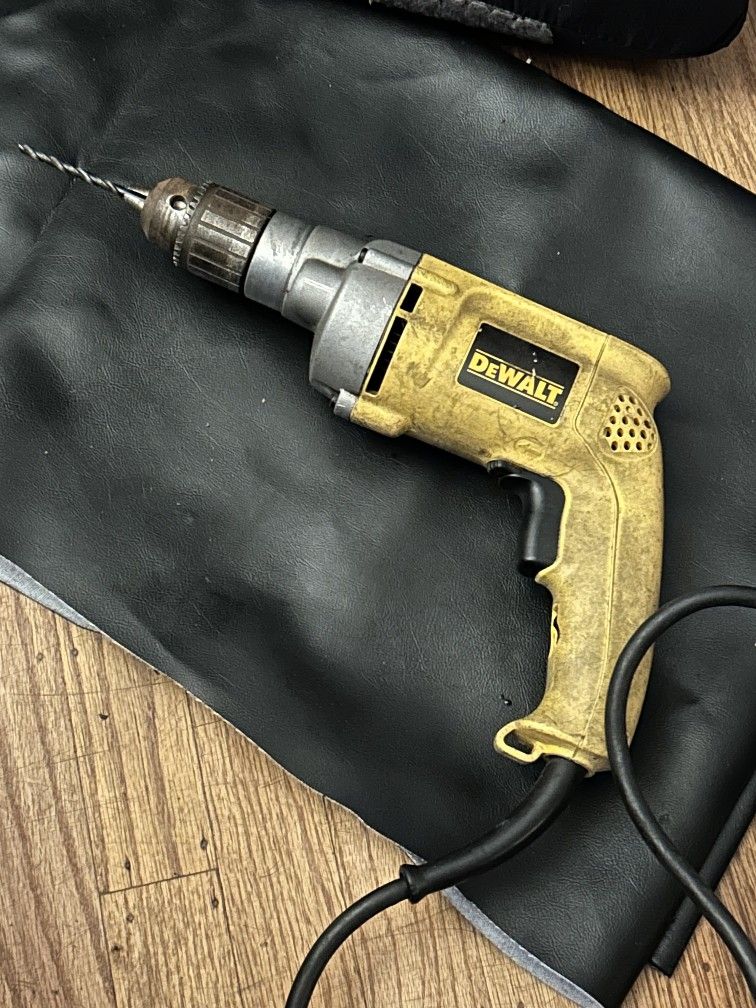 Dewalt
DW235G VSR DRILL/Driver 1/2IN
7.8 A Power Rating, 1/2 in, 13 mm Chuck Size, Maximum Speed: 850 rpm, Reversible, 4.2 lb Tool Weight
Helical-