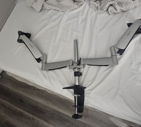 Mount--it double monitor desk stand