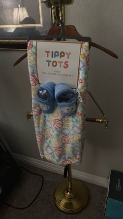 Brand new kids blanket with slippers