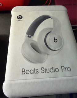 Beats Studio pro white