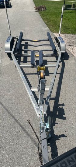 Aluminum dual torsion Axel trailer up to 24’ boat. Registration. New Jack, new winch stand, new LED lights. Ready to load…