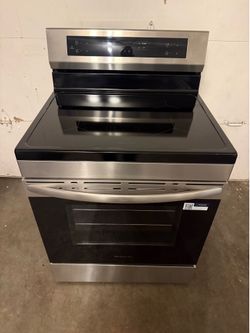 New Frigidaire 30 in 4Element Free-standing induction range
