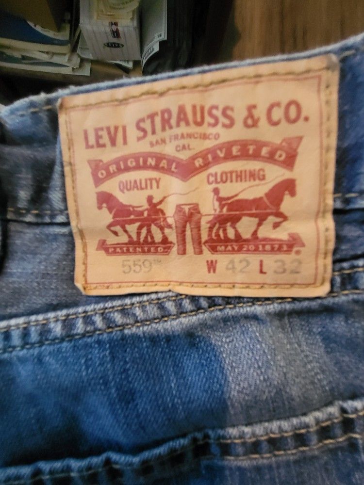 44W-32L. Levi-Strauss
