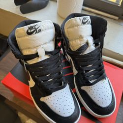 Jordan 1 High OG ‘85 Black & White Size 5Y / 6.5W 