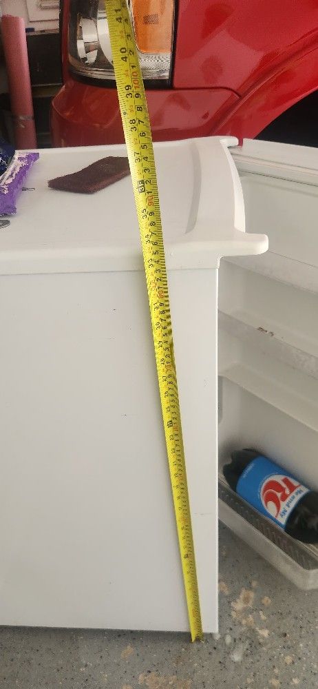 SANYO mini fridge like new