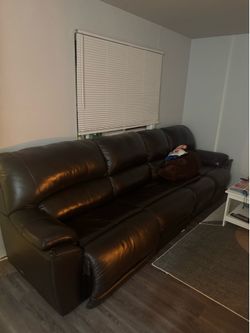 Leather couch with 2 recliners
