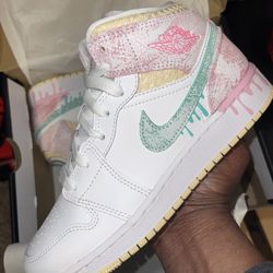 Air Jordan 1 Mid Paint Drip Size 4 And 6 