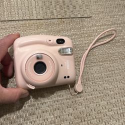 FUJIFILM INSTAX MINI 11 INSTANT CAMERA IN THE COLOR BLUSH PINK