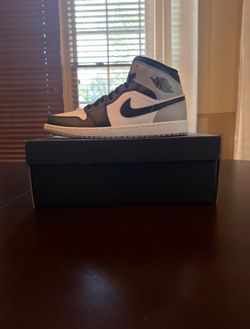 Nike Air Jordan 1 Mid Black/White