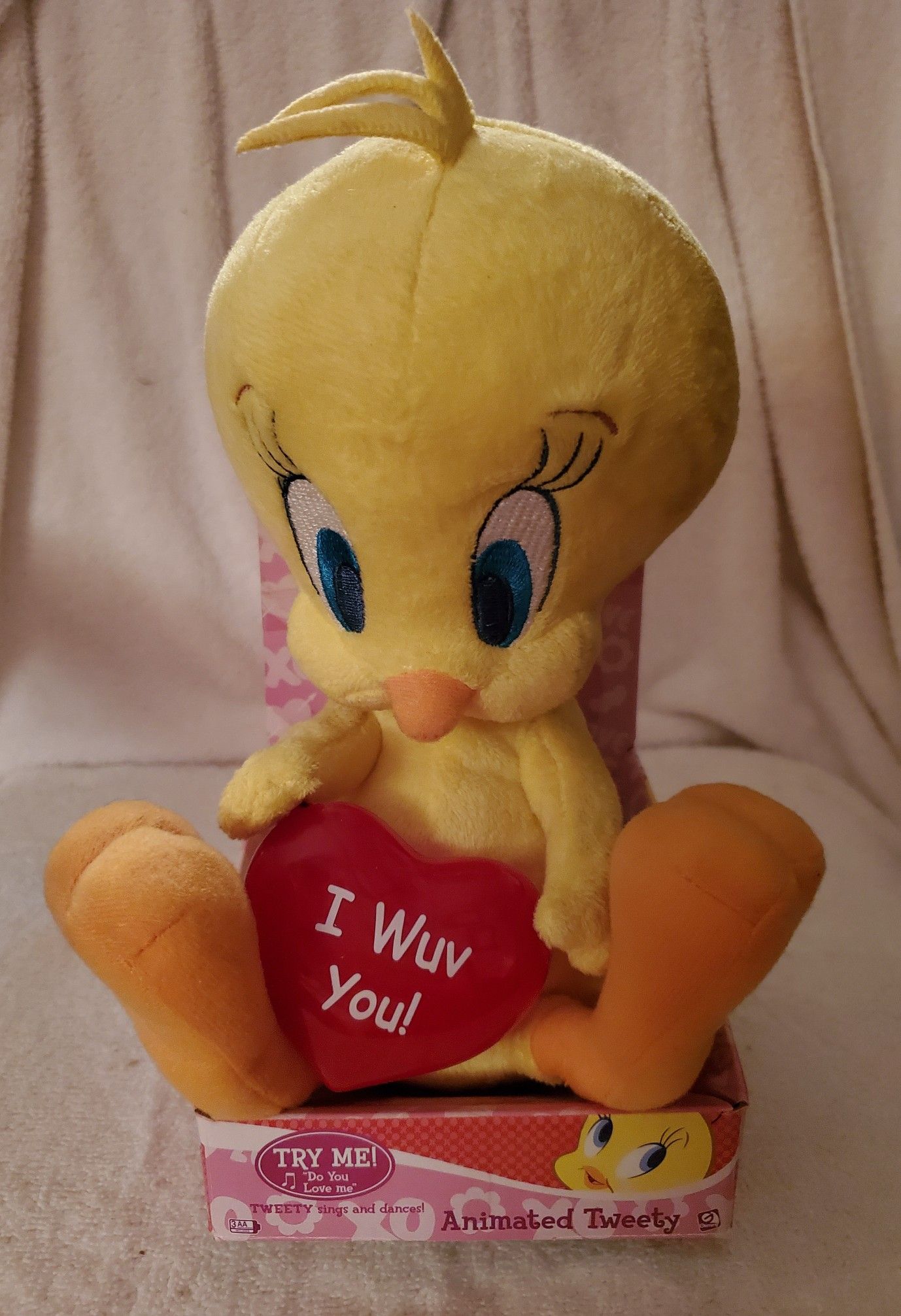 BRAND NEW..GEMMY..2004 ANIMATED TWEETY BIRD...SINGS, " DO YOU LOVE ME"